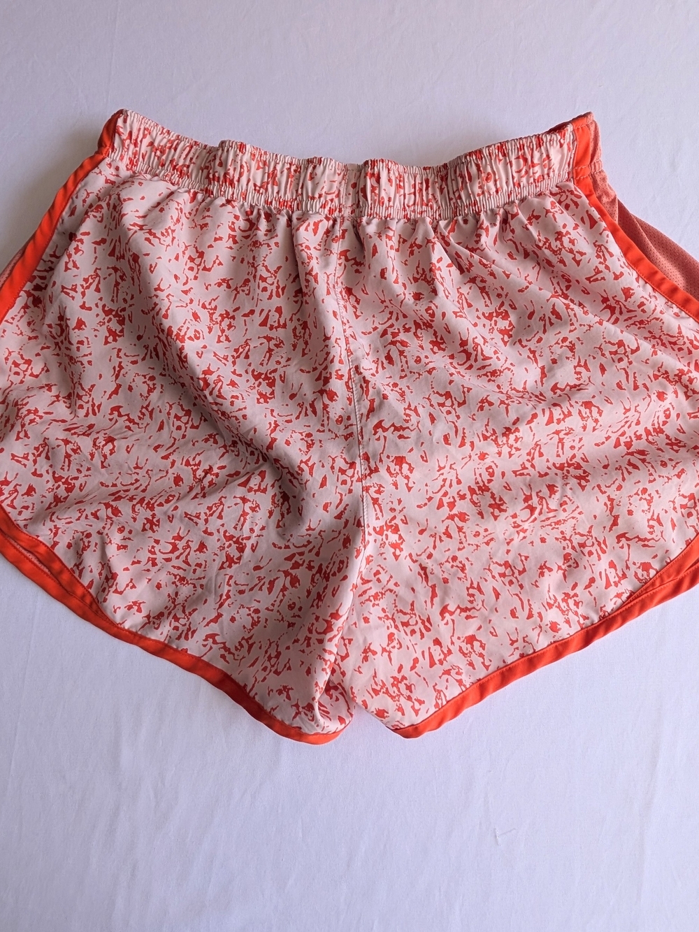 Nike Women’s Orange Print Running Shorts - Picture 3 of 6